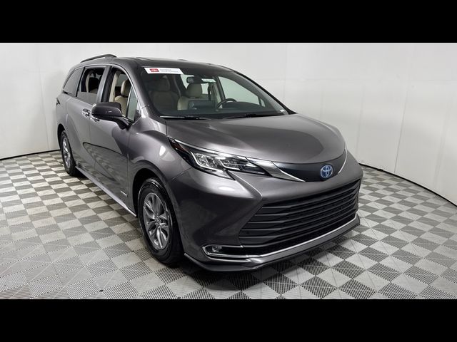 2021 Toyota Sienna XLE