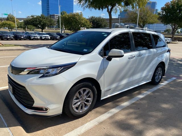 2021 Toyota Sienna XLE