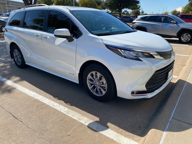 2021 Toyota Sienna XLE