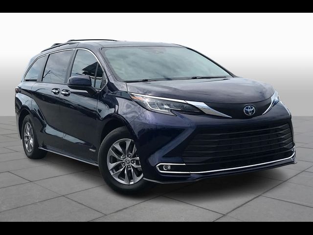 2021 Toyota Sienna XLE