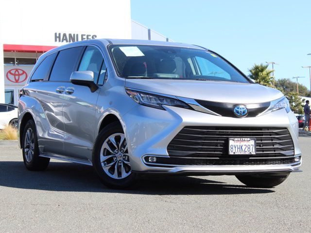 2021 Toyota Sienna XLE