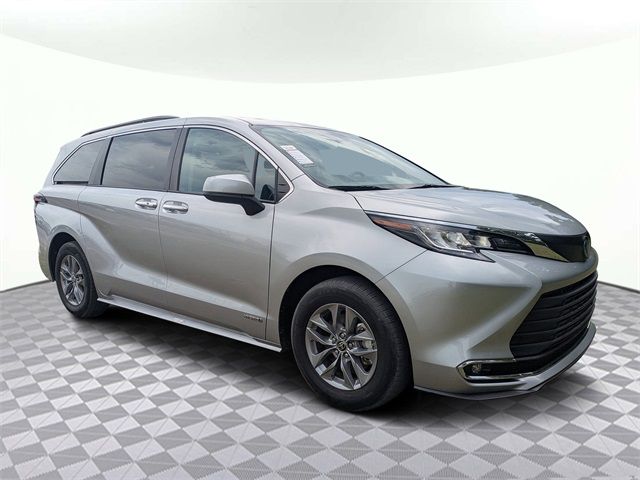 2021 Toyota Sienna XLE