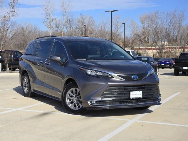 2021 Toyota Sienna XLE