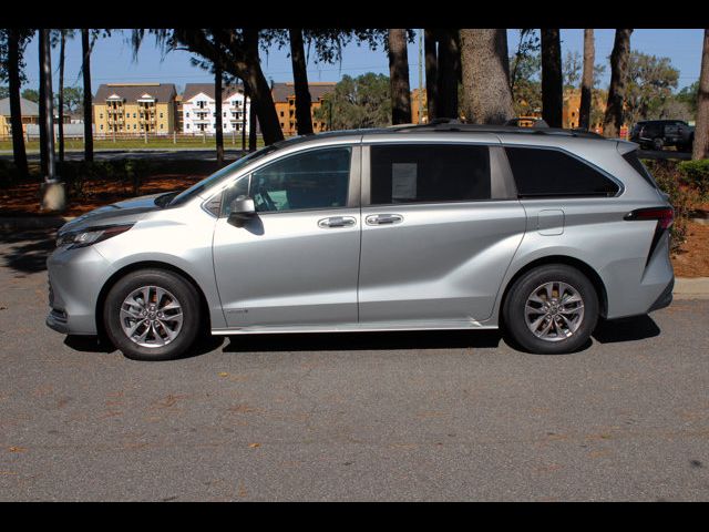 2021 Toyota Sienna XLE