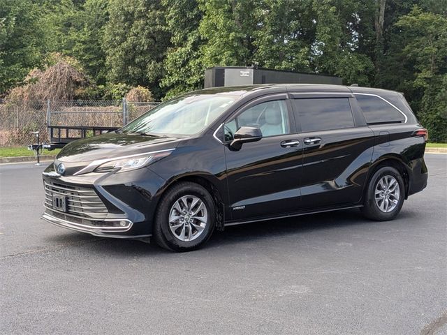 2021 Toyota Sienna XLE