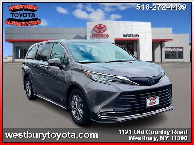 2021 Toyota Sienna XLE