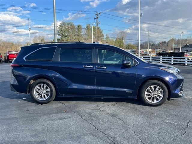 2021 Toyota Sienna XLE