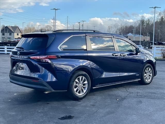 2021 Toyota Sienna XLE