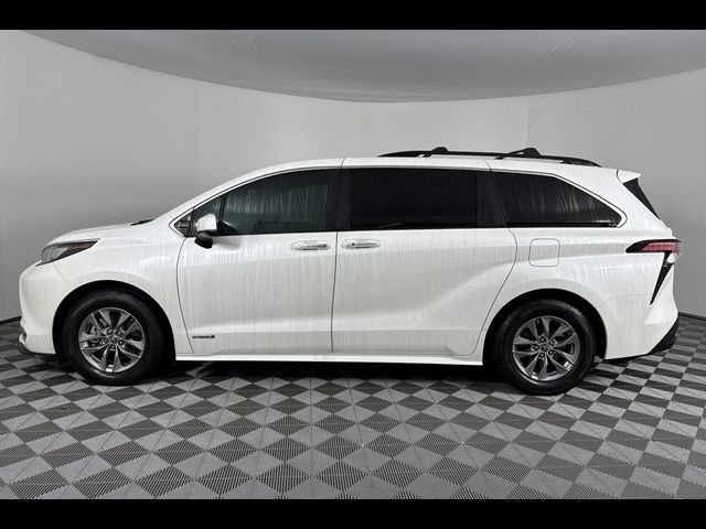 2021 Toyota Sienna XLE