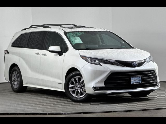 2021 Toyota Sienna XLE