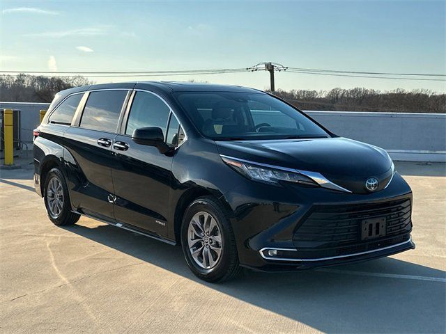 2021 Toyota Sienna XLE