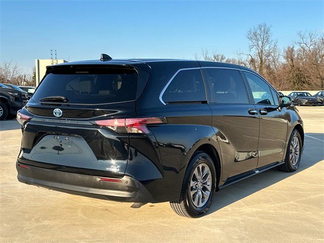 2021 Toyota Sienna XLE