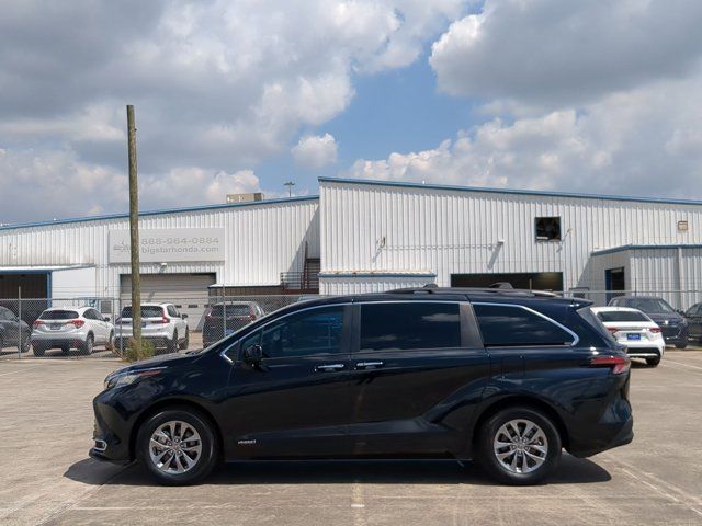 2021 Toyota Sienna XLE