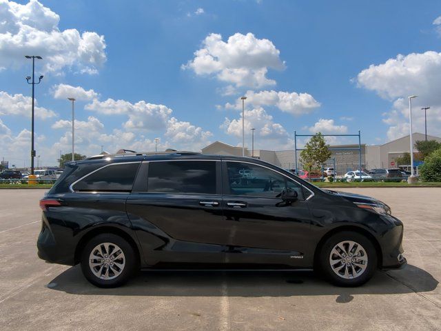 2021 Toyota Sienna XLE