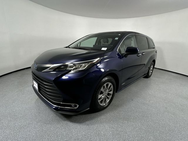 2021 Toyota Sienna XLE