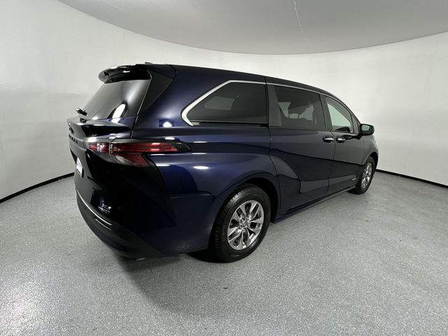 2021 Toyota Sienna XLE