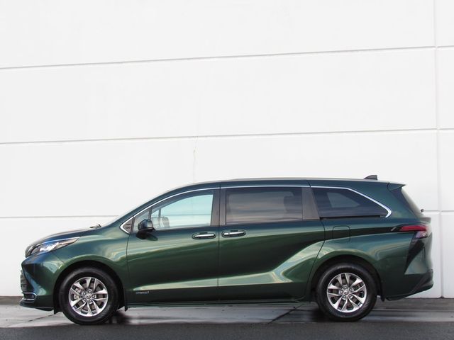 2021 Toyota Sienna XLE