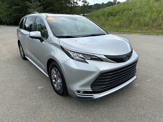 2021 Toyota Sienna XLE