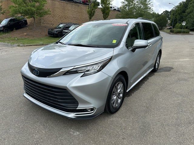 2021 Toyota Sienna XLE