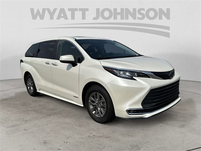2021 Toyota Sienna XLE