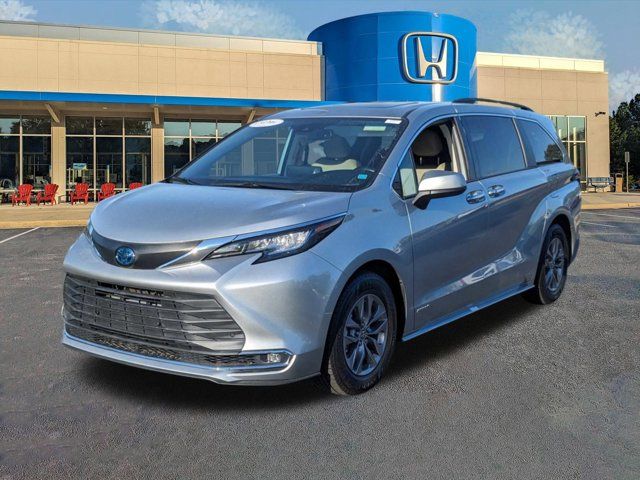 2021 Toyota Sienna XLE