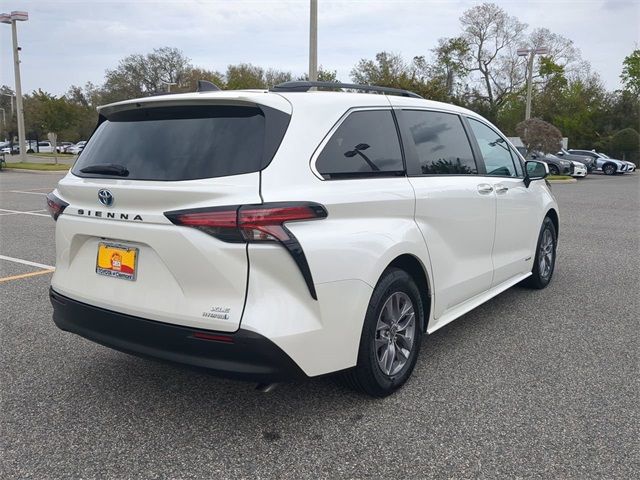 2021 Toyota Sienna XLE