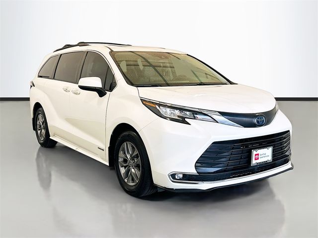 2021 Toyota Sienna XLE
