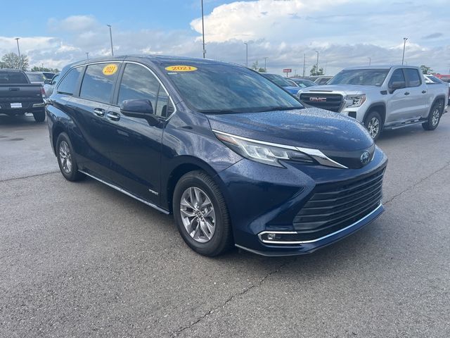 2021 Toyota Sienna XLE