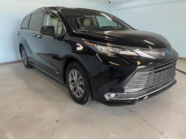 2021 Toyota Sienna XLE