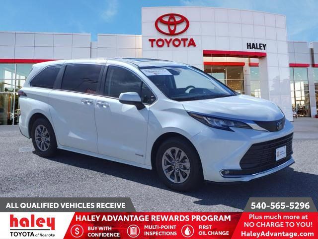 2021 Toyota Sienna XLE