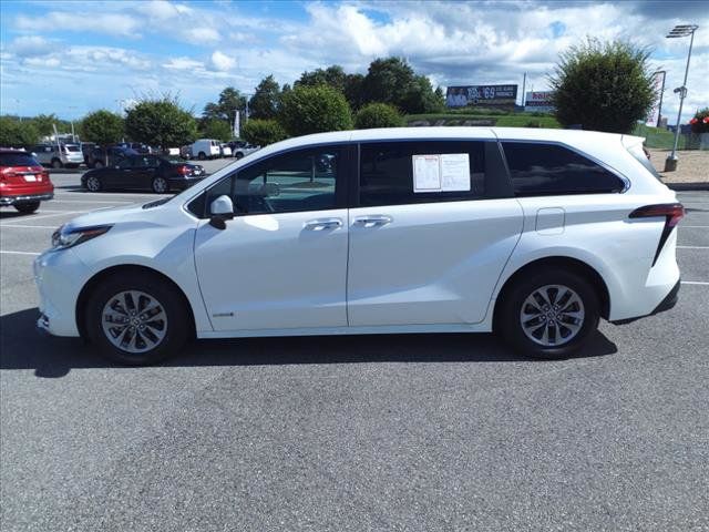 2021 Toyota Sienna XLE