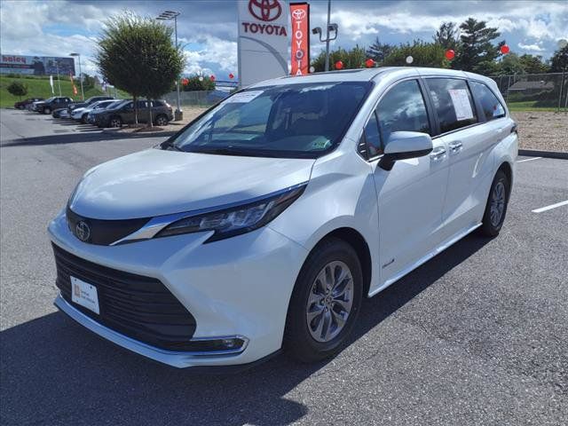 2021 Toyota Sienna XLE