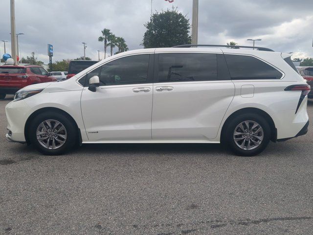 2021 Toyota Sienna XLE