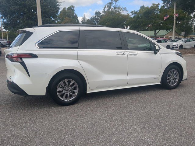 2021 Toyota Sienna XLE