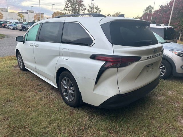 2021 Toyota Sienna XLE