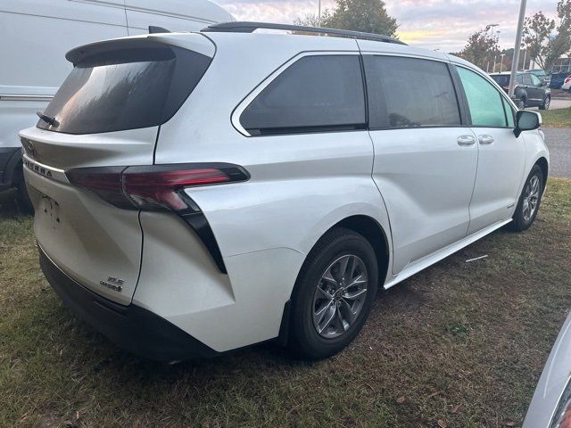 2021 Toyota Sienna XLE