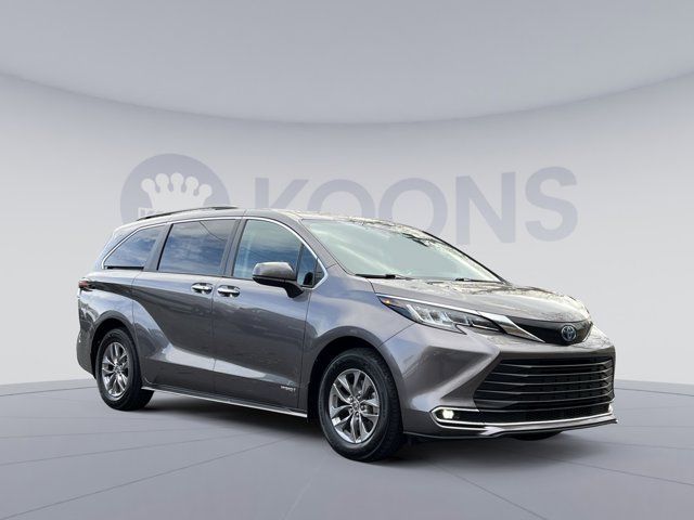 2021 Toyota Sienna XLE