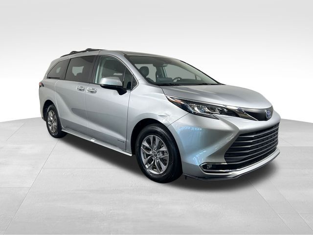 2021 Toyota Sienna XLE