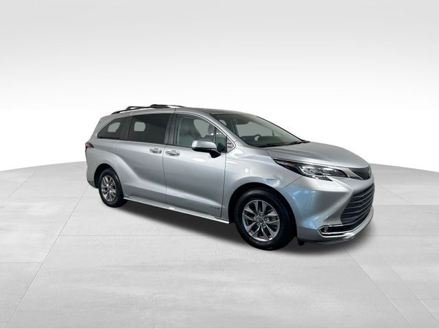 2021 Toyota Sienna XLE