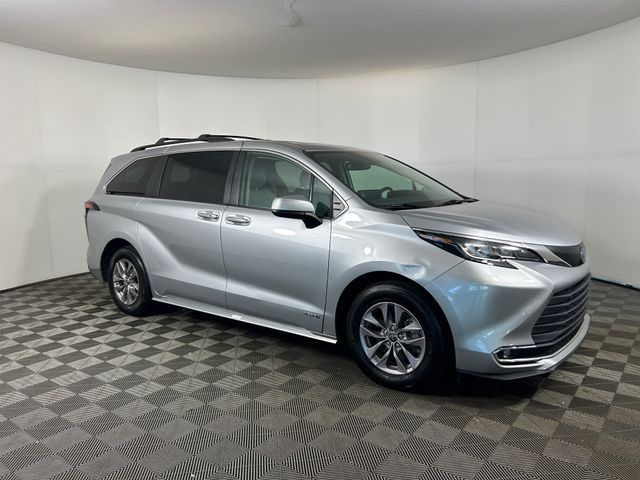 2021 Toyota Sienna XLE