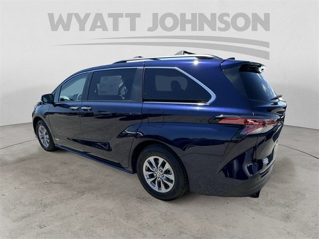 2021 Toyota Sienna XLE