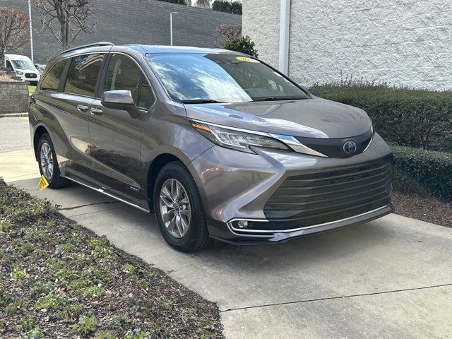 2021 Toyota Sienna XLE