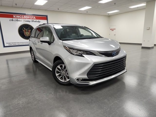 2021 Toyota Sienna XLE