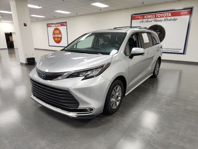 2021 Toyota Sienna XLE