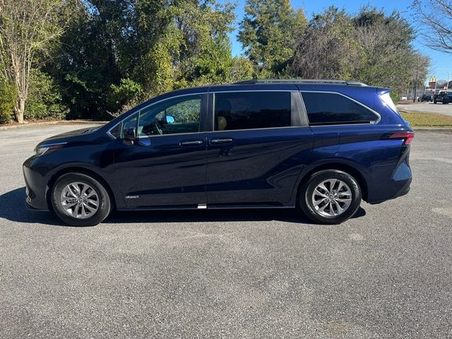 2021 Toyota Sienna XLE