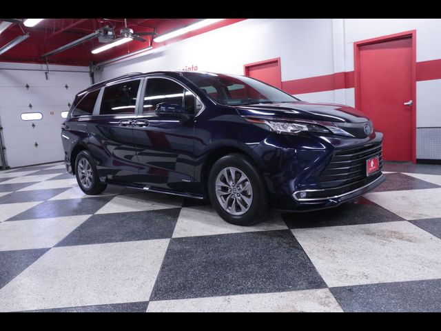 2021 Toyota Sienna XLE