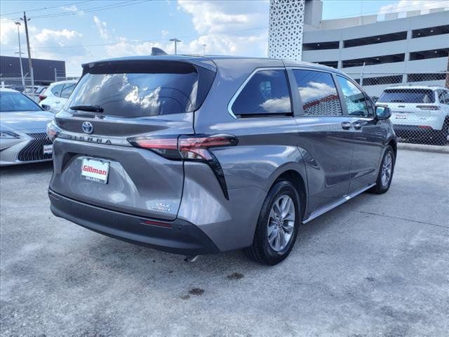 2021 Toyota Sienna XLE