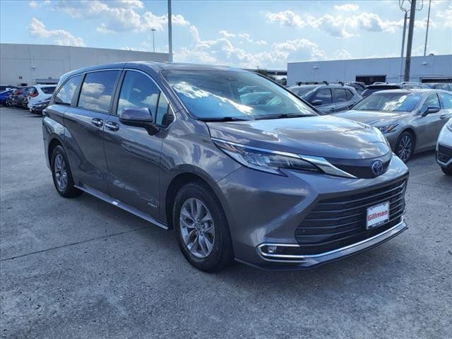 2021 Toyota Sienna XLE