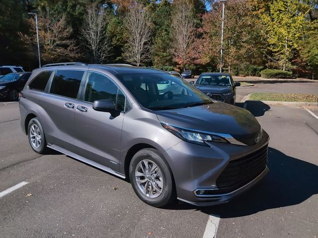 2021 Toyota Sienna XLE