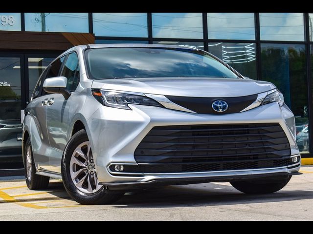 2021 Toyota Sienna XLE